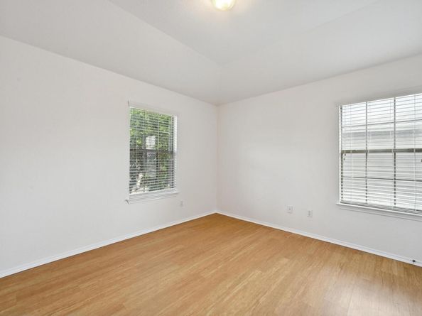 9201 Brodie LN 2001, Austin TX 78748