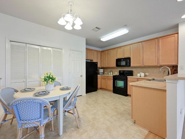 9201 Brodie LN 2001, Austin TX 78748