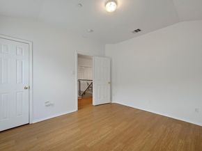 9201 Brodie LN 2001, Austin TX 78748