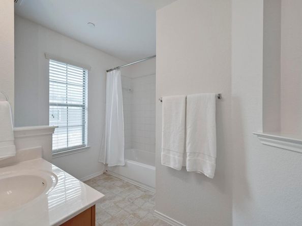 9201 Brodie LN 2001, Austin TX 78748