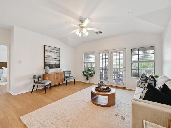 9201 Brodie LN 2001, Austin TX 78748