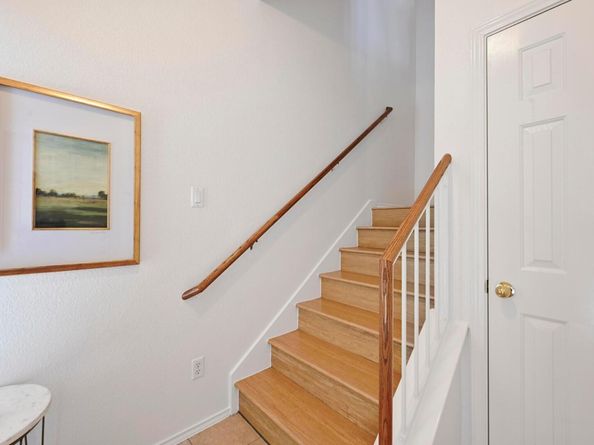 9201 Brodie LN 2001, Austin TX 78748