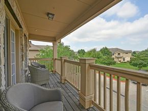 9201 Brodie LN 2001, Austin TX 78748