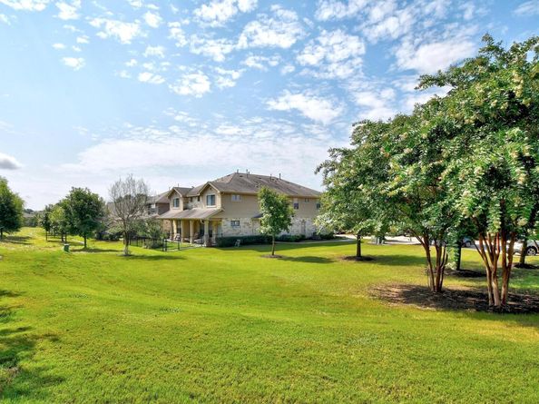 9201 Brodie LN 2001, Austin TX 78748