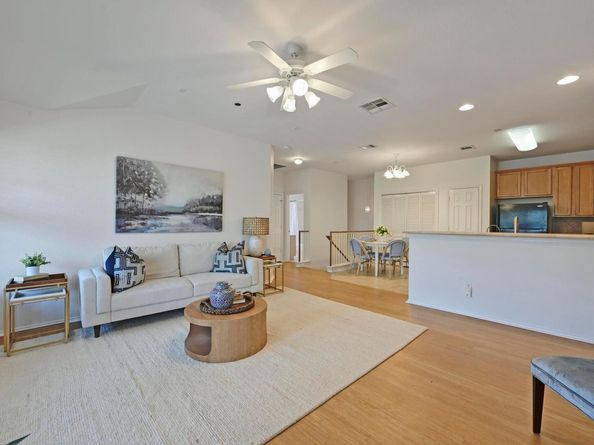 9201 Brodie LN 2001, Austin TX 78748