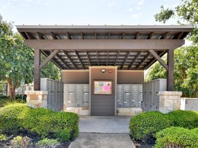 9201 Brodie LN 2001, Austin TX 78748