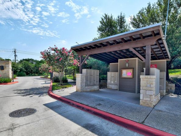 9201 Brodie LN 2001, Austin TX 78748