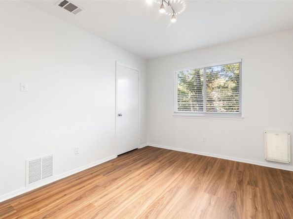 4504 Oak Creek DR, Austin TX 78727