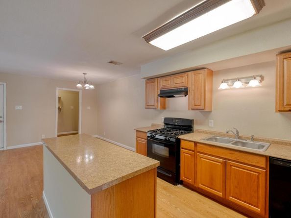 2700 Catalina DR, Austin TX 78741