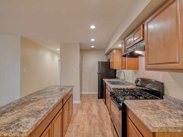 2700 Catalina DR, Austin TX 78741