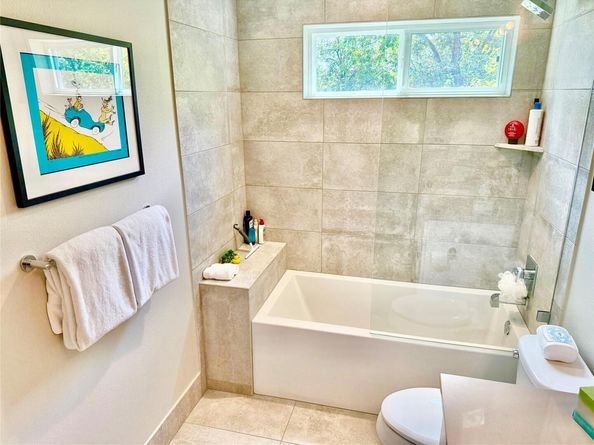 1303 Harriet CT B, Austin TX 78756