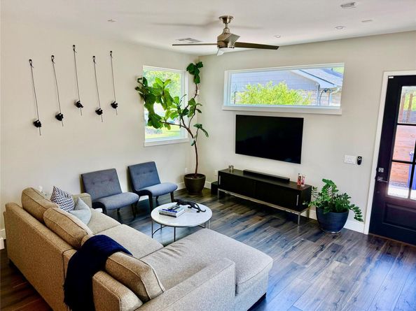 1303 Harriet CT B, Austin TX 78756