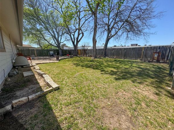 8602 Colonial DR, Austin TX 78758
