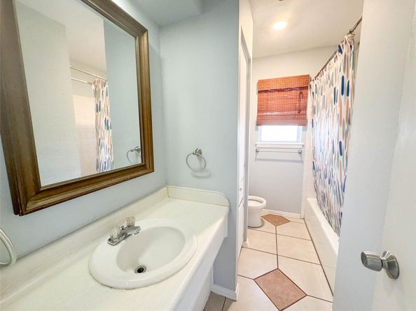 8602 Colonial DR, Austin TX 78758