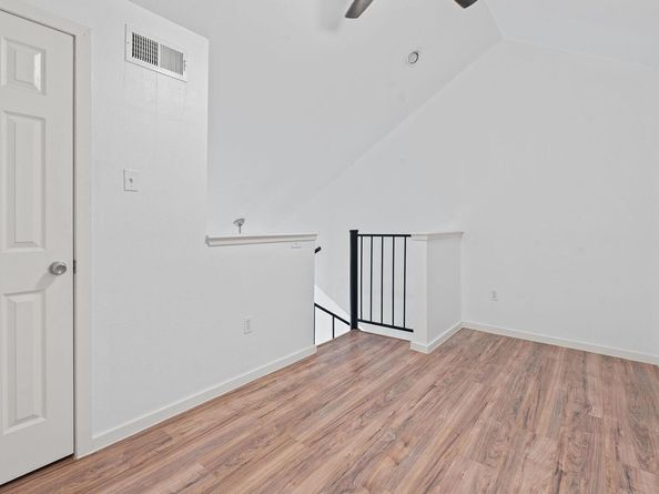 1840 Burton DR 208, Austin TX 78741
