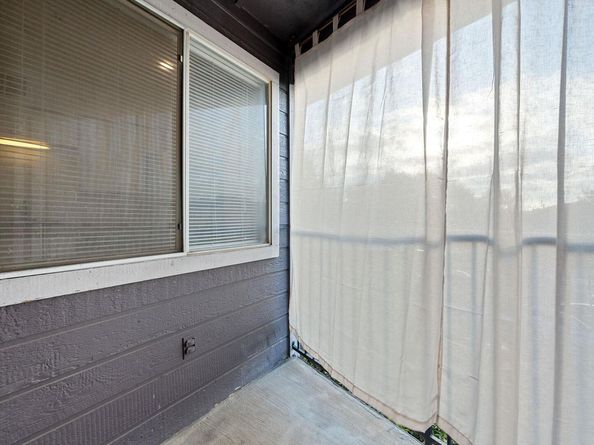 1840 Burton DR 208, Austin TX 78741