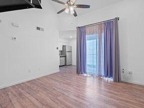1840 Burton DR 208, Austin TX 78741