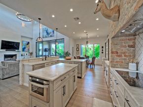 10 Monarch Oaks LN, The Hills TX 78738