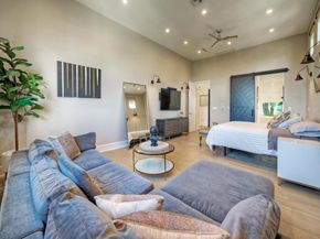 10 Monarch Oaks LN, The Hills TX 78738