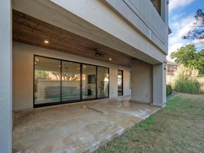 10 Monarch Oaks LN, The Hills TX 78738