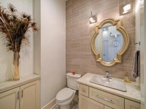 10 Monarch Oaks LN, The Hills TX 78738