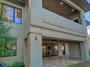 10 Monarch Oaks LN, The Hills TX 78738