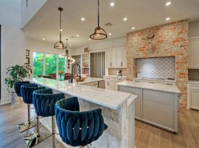 10 Monarch Oaks LN, The Hills TX 78738