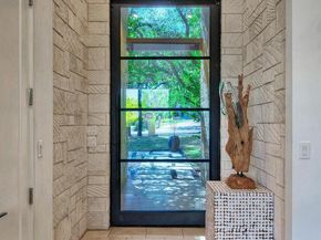 10 Monarch Oaks LN, The Hills TX 78738