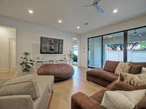 10 Monarch Oaks LN, The Hills TX 78738