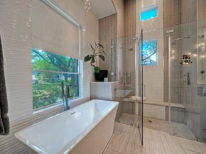 10 Monarch Oaks LN, The Hills TX 78738