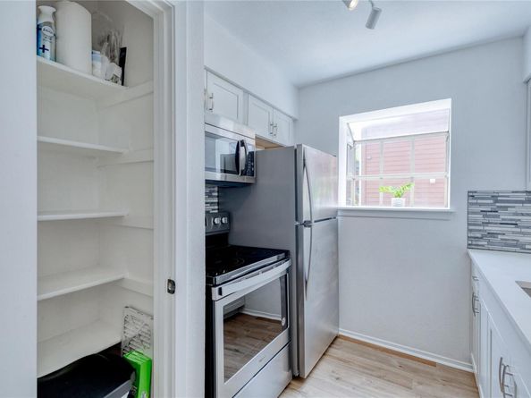 6903 Deatonhill DR 23, Austin TX 78745