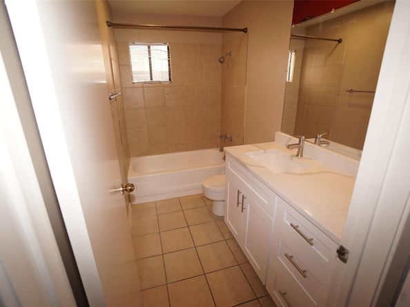 712 Graham PL 203, Austin TX 78705