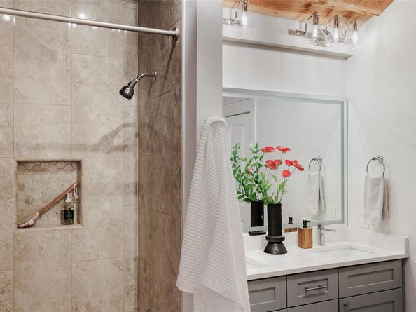 1315 Comal ST, Austin TX 78702