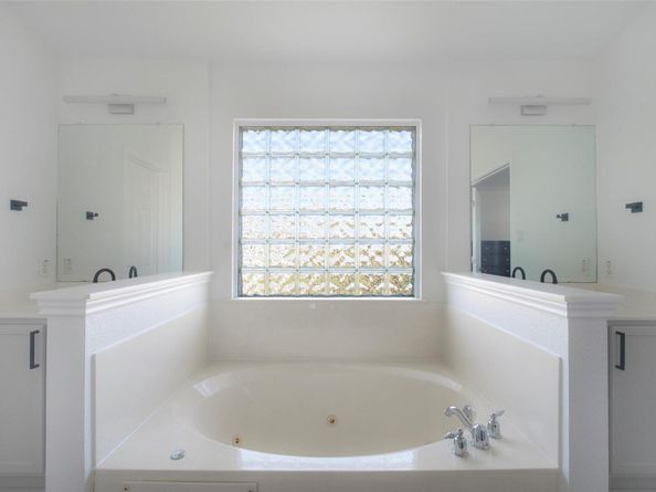 11700 Misty White DR, Austin TX 78717