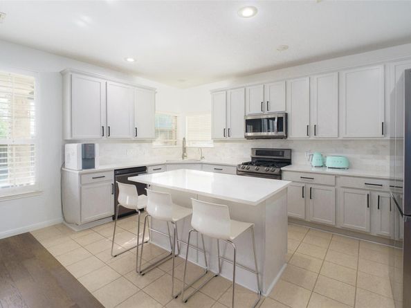 11700 Misty White DR, Austin TX 78717