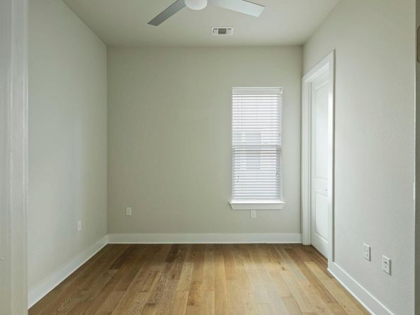 1411 Town Creek DR 5, Austin TX 78741
