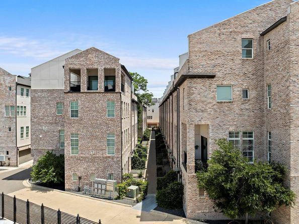 1411 Town Creek DR 5, Austin TX 78741