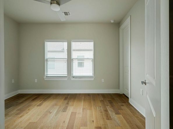 1411 Town Creek DR 5, Austin TX 78741