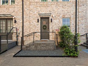 1411 Town Creek DR 5, Austin TX 78741