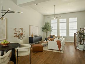1411 Town Creek DR 5, Austin TX 78741