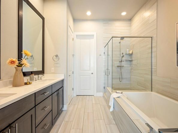 1411 Town Creek DR 5, Austin TX 78741