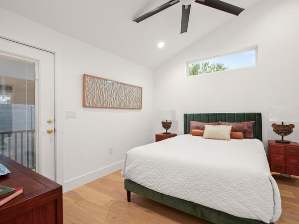 2416 E 10th ST, Austin TX 78702