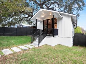 2416 E 10th ST, Austin TX 78702