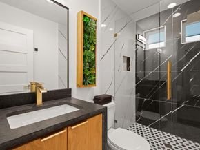 2416 E 10th ST, Austin TX 78702