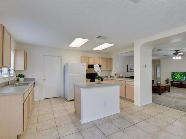 905 Justeford DR, Pflugerville TX 78660