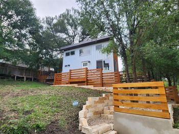 1134 Lott Ave