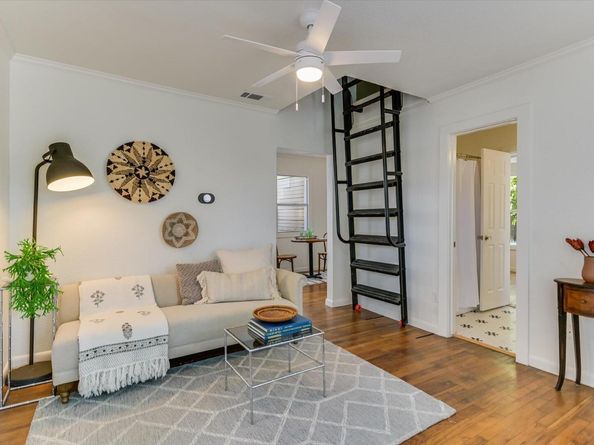 1110 W 22nd ST 16, Austin TX 78705