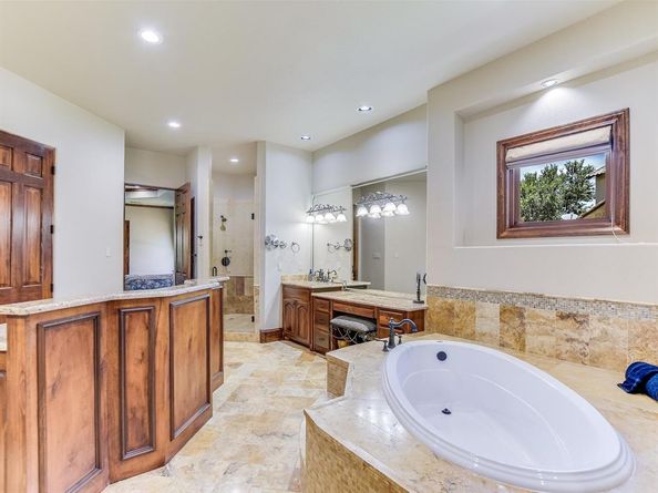 6000 Lantern View DR, Jonestown TX 78645