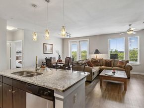 1900 Barton Springs RD 5032, Austin TX 78704