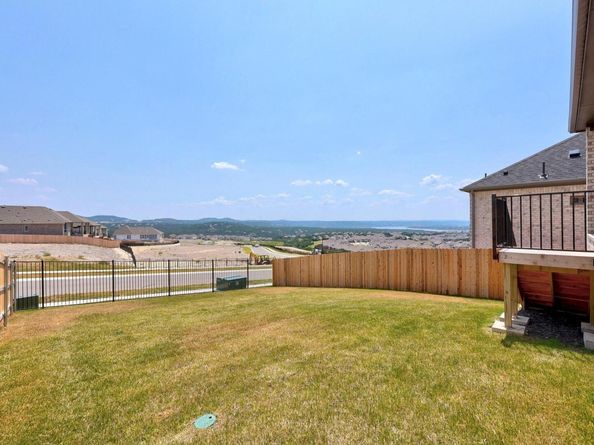 8013 Shining Flor RUN, Lago Vista TX 78645